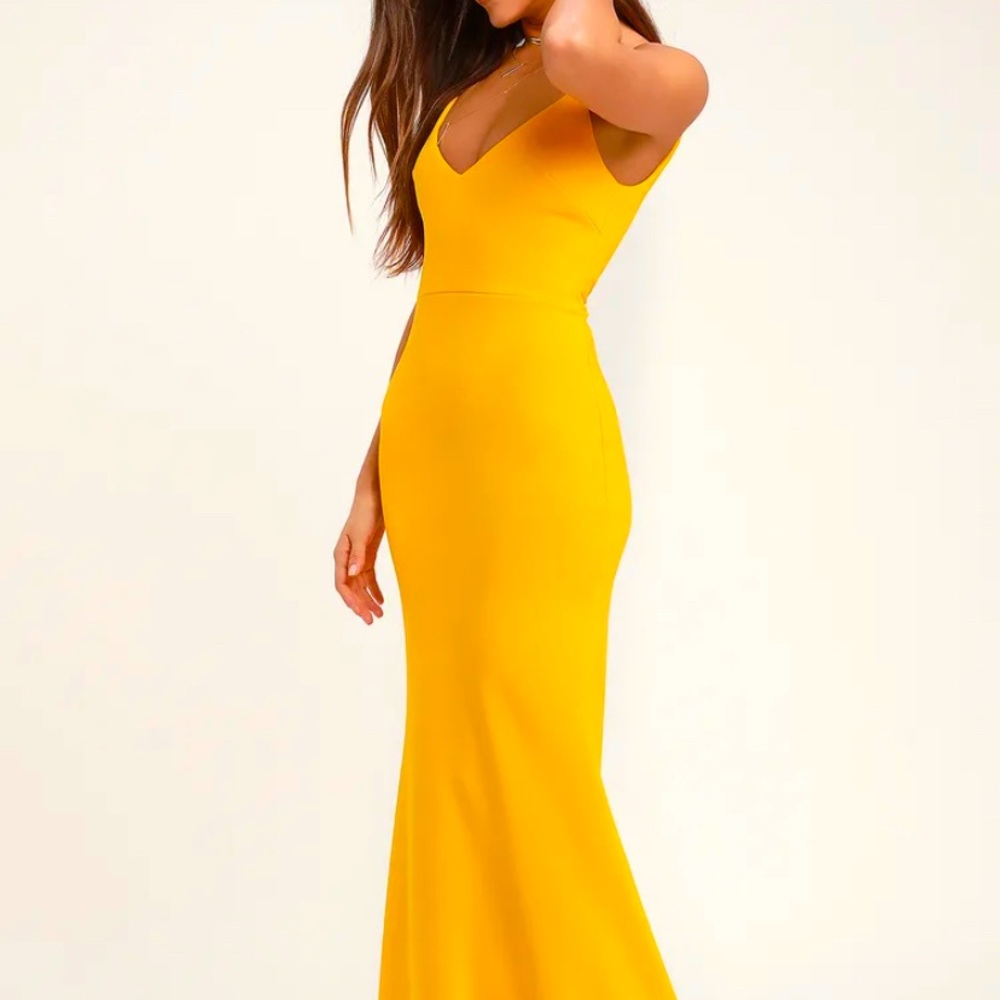 Lulu's golden yellow dress